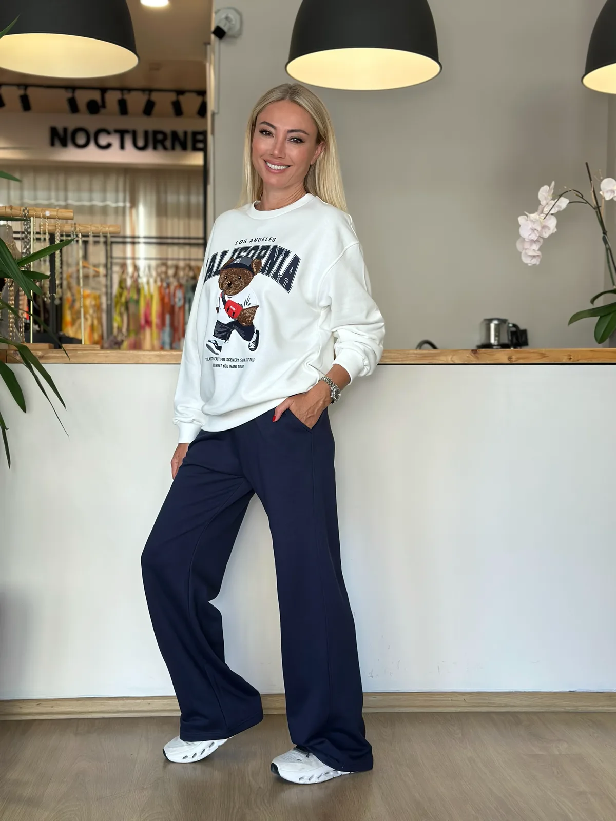 Beyaz Bear Detaylı Sweat Askı00293 - ₺1.199,99 | ASKI BOUTIQUE Balat Beyaz Bear Detaylı Sweat Askı00293 Sweatshirt - Detay Görseli 3 | ASKI BOUTIQUE Balat