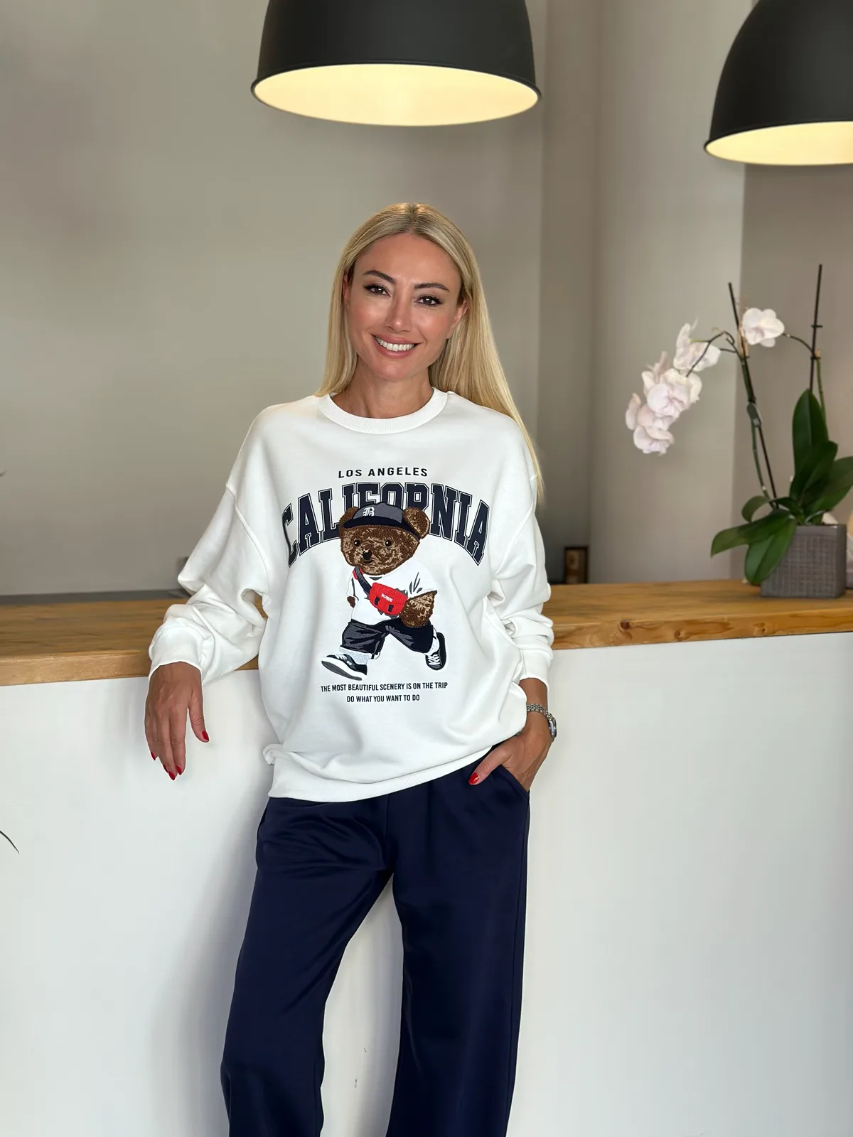Beyaz Bear Detaylı Sweat Askı00293 - ₺1.199,99 | ASKI BOUTIQUE Balat Beyaz Bear Detaylı Sweat Askı00293 Sweatshirt | ASKI BOUTIQUE Balat