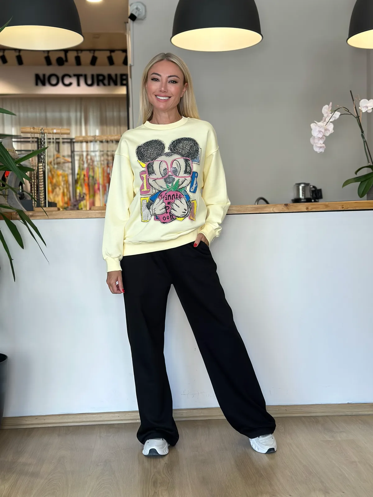 Mickey Sarı Taşlı Sweat Askı00285 - ₺1.199,99 | ASKI BOUTIQUE Balat Mickey Sarı Taşlı Sweat Askı00285 Sweatshirt - Detay Görseli 3 | ASKI BOUTIQUE Balat
